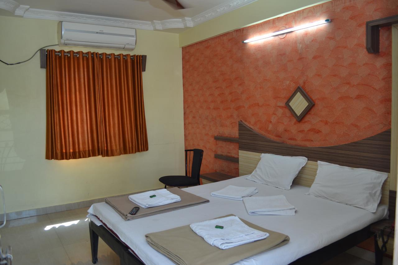 Hotel Sai Vishwa Shirdi Exterior photo